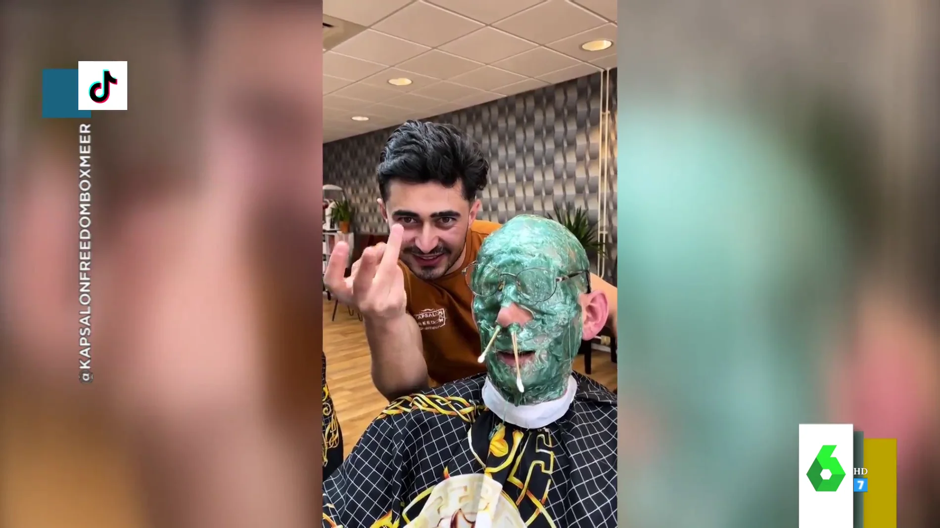 Los vídeos virales del peluquero que corta el pelo con cera en Tik Tok: así es el duro momento en el que se la quita de la cara