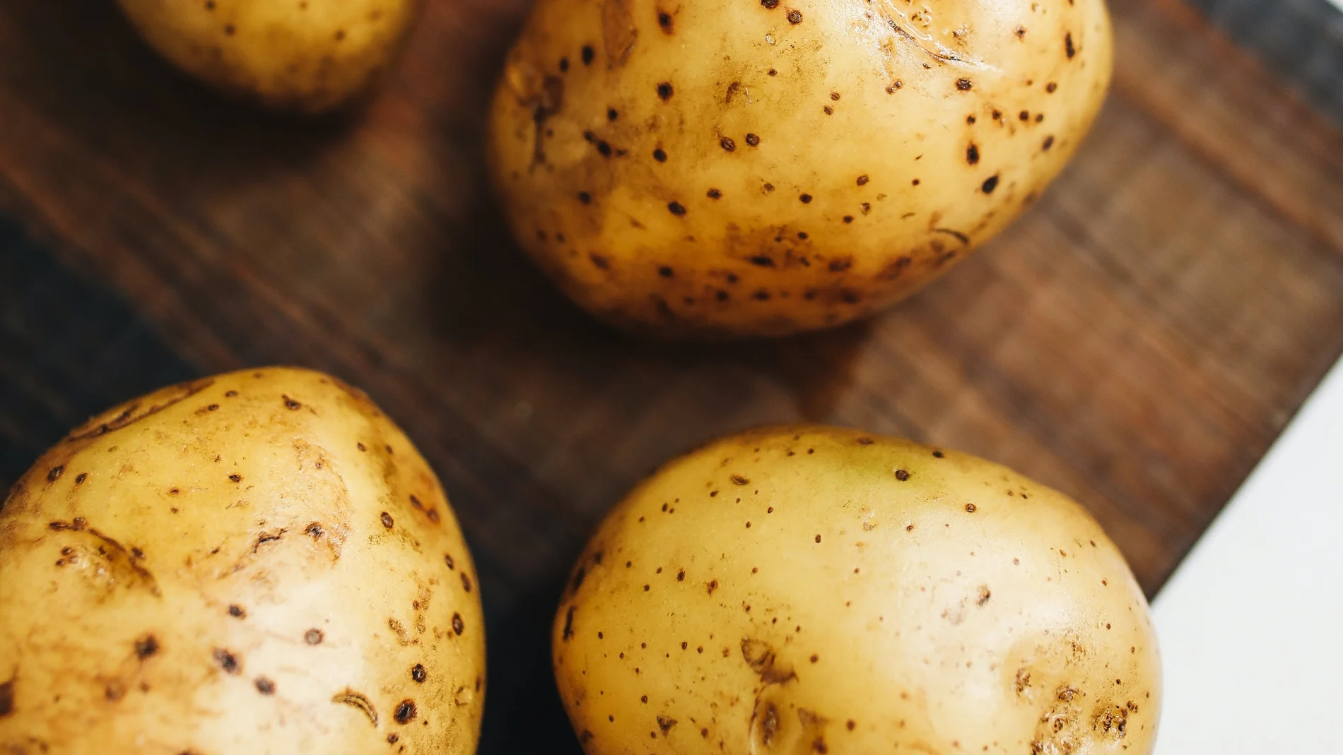 Cómo hacer patatas en el microondas