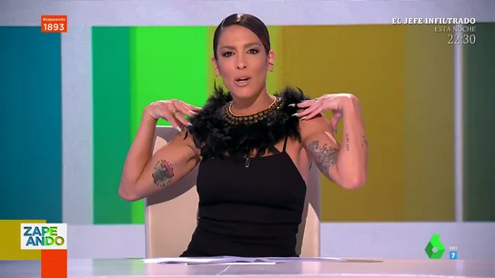 El espectacular look de plumas de Lorena Castell para presentar Zapeando: "Soy vedette"  El espectacular look de plumas de Lorena Castell para presentar Zapeando: "Soy vedette"