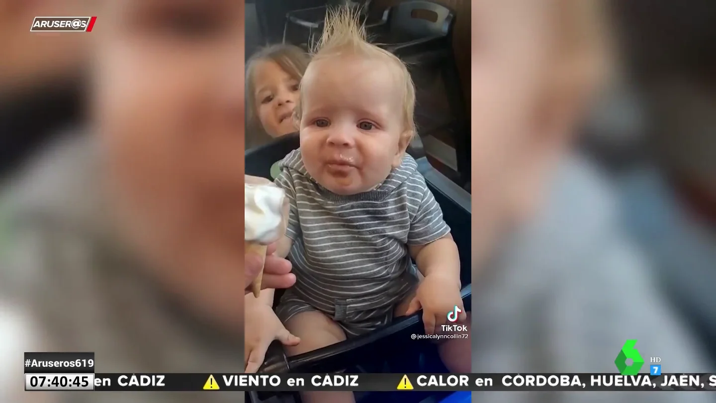 El vídeo viral de un bebé probando el helado por primera vez El vídeo viral de un bebé probando el helado por primera vez