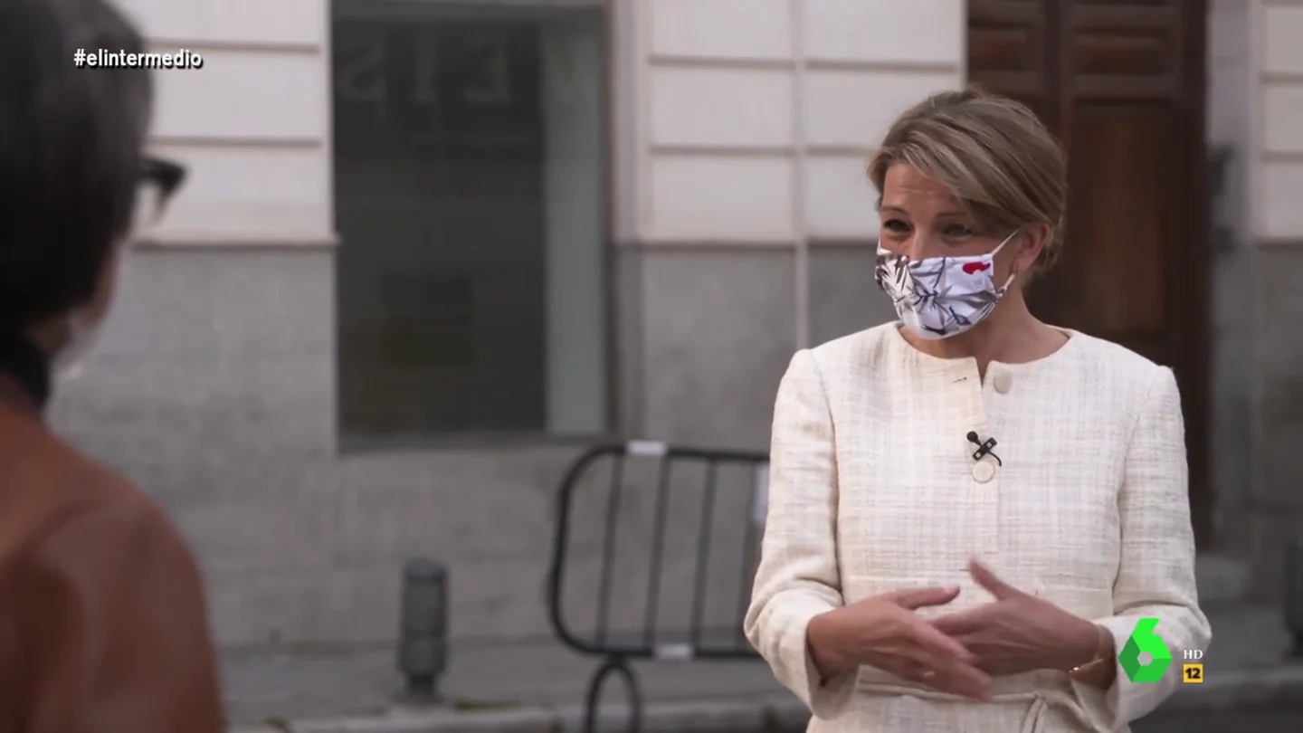 Yolanda Díaz confiesa a Thais Villas los trucos de su estilo: "Me veréis con cosas de hace 20 años o más" Yolanda Díaz confiesa a Thais Villas los trucos de su estilo: "Me veréis con cosas de hace 20 años o más"
