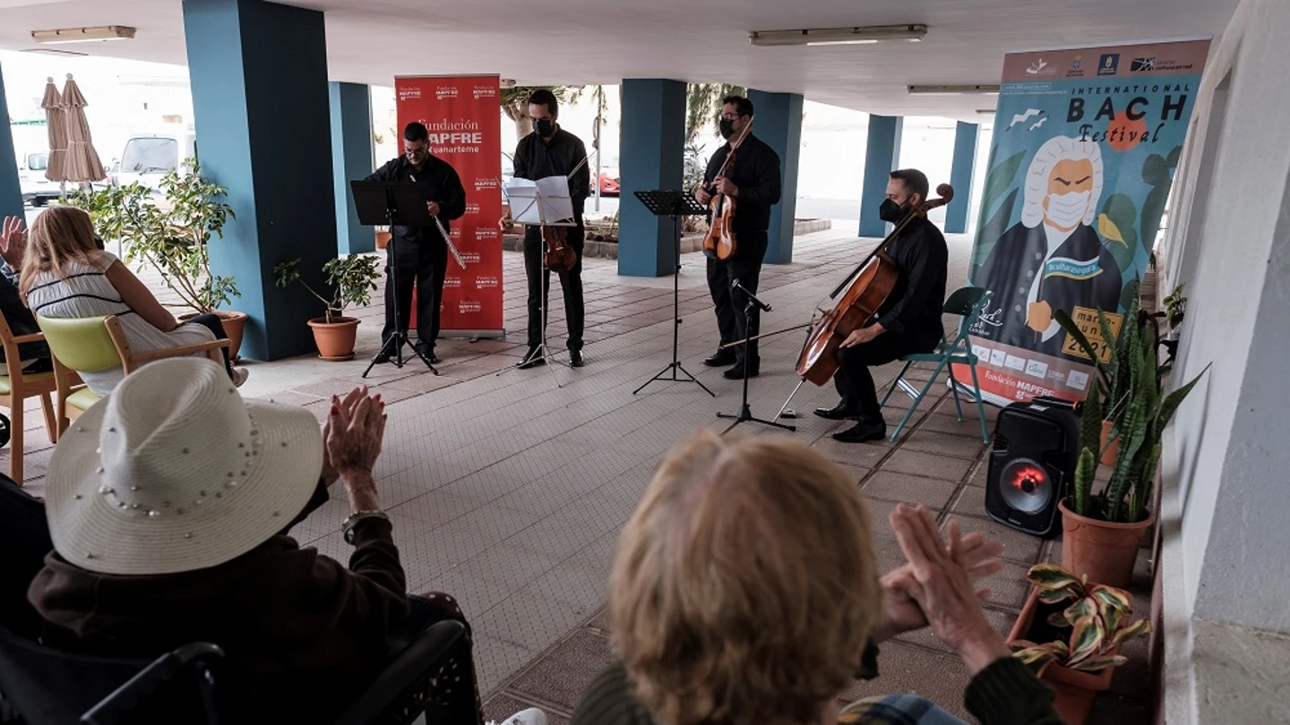 Mayores en una residencia de Canarias Mayores en una residencia de Canarias