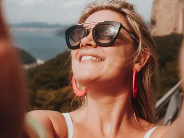 Haciéndose un selfie Haciéndose un selfie