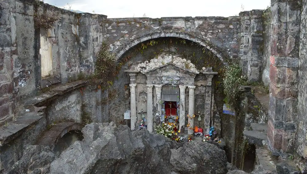 Iglesia de San Juan Parangaricutiro en Michoacán