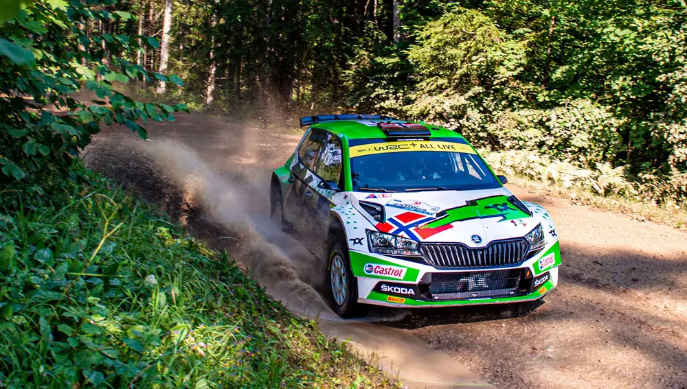Mikkelsen lidera en WRC2