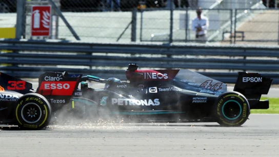 Toque entre Verstappen y Hamilton Toque entre Verstappen y Hamilton