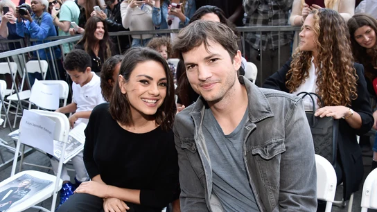 Mila Kunis y Ashton Kutcher Mila Kunis y Ashton Kutcher