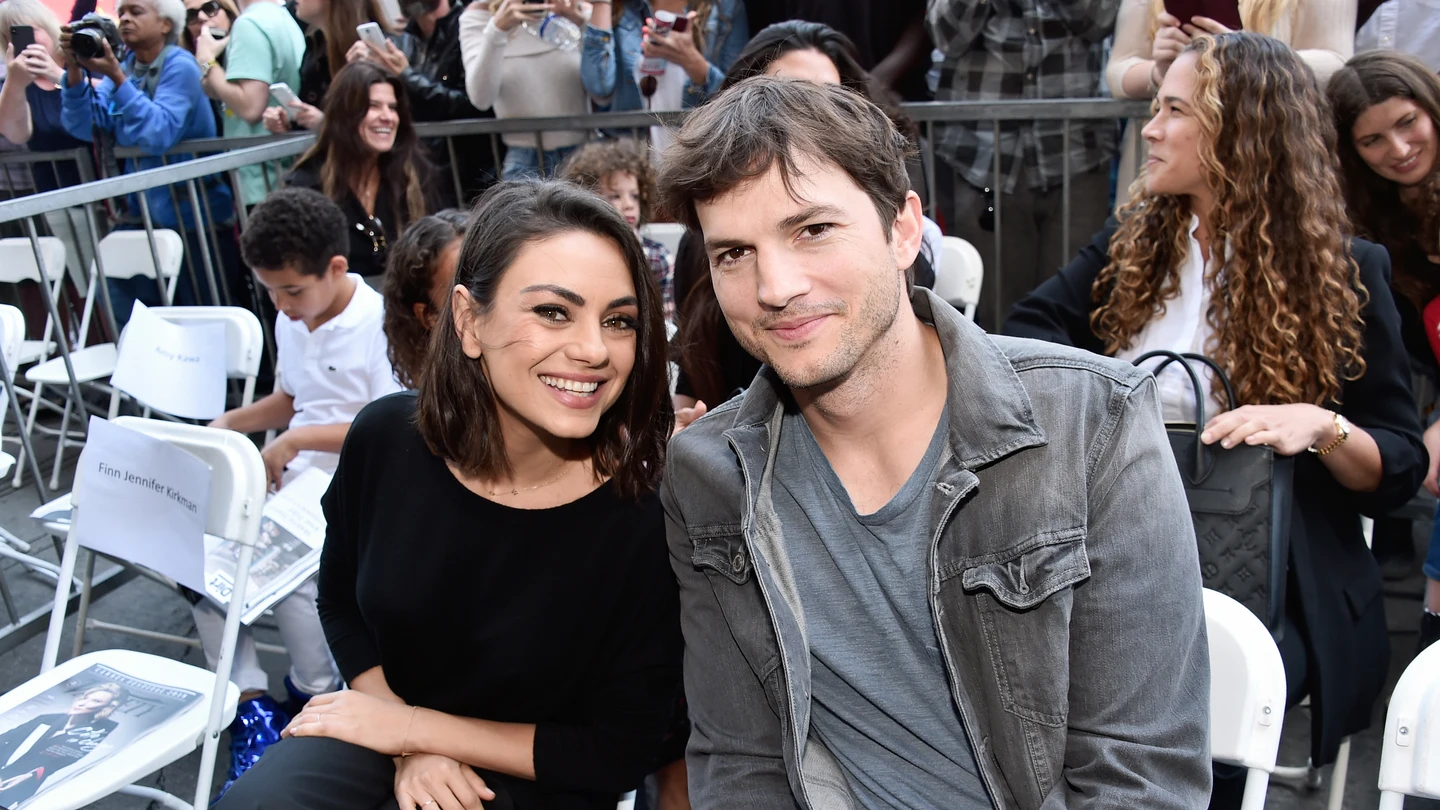 Mila Kunis y Ashton Kutcher Mila Kunis y Ashton Kutcher