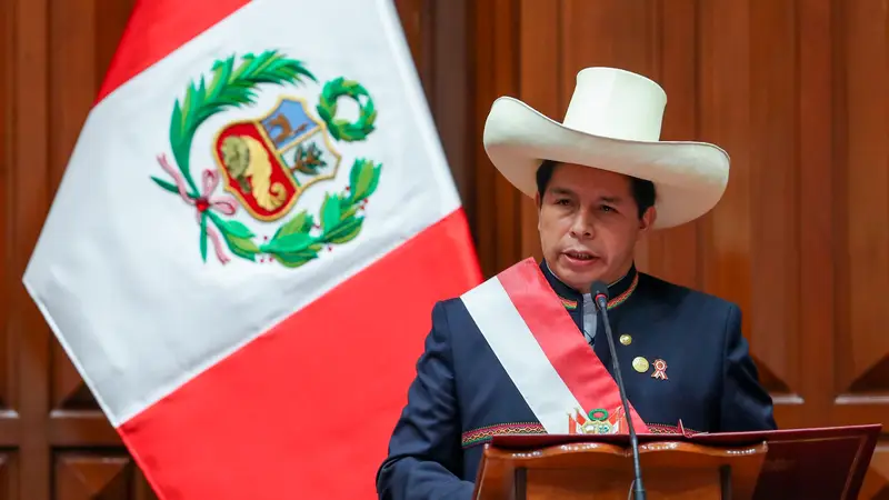 Pedro Castillo se convierte en presidente de Perú y promete expulsar a los delincuentes inmigrantes