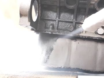 Hielo seco para la limpieza del motor