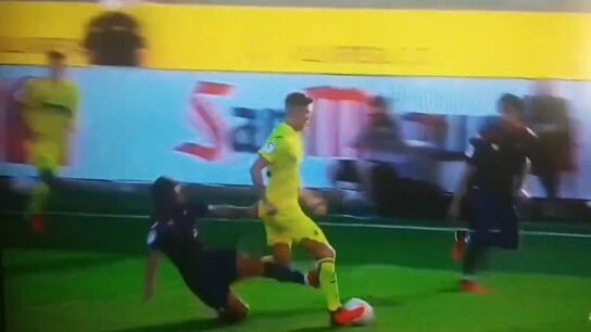 Las redes explotan ante la criminal entrada de Soldado en un amistoso frente al Villarreal