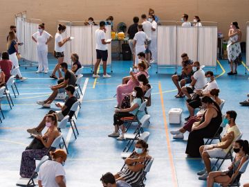Vacunación masiva contra el coronavirus en Sevilla (Archivo)