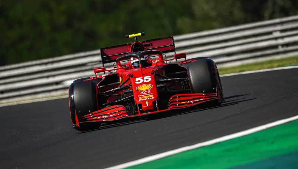 Paso atrás de Ferrari en la FP2