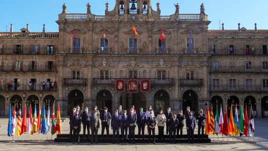 Foto de familia de la Conferencia de Presidentes en Salamanca. Foto de familia de la Conferencia de Presidentes en Salamanca.