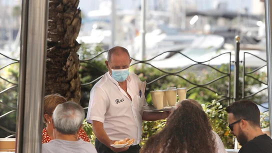 El turismo nacional salva la campaña de verano pese al coronavirus y mejora los datos del año pasado El turismo nacional salva la campaña de verano pese al coronavirus y mejora los datos del año pasado