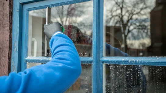 Cómo limpiar cristales exteriores muy sucios para que queden perfectos Cómo limpiar cristales exteriores muy sucios para que queden perfectos