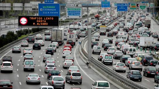 Carretera con tráfico lento Carretera con tráfico lento