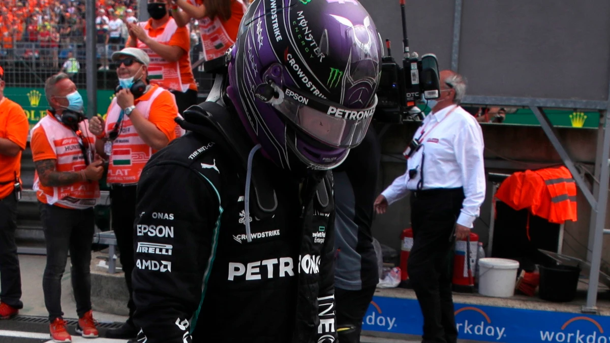 Lewis Hamilton, cabizbajo