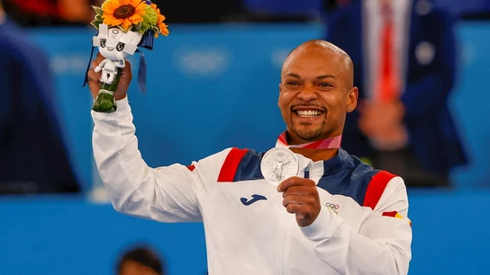 Ray Zapata logra la medalla de plata para España en suelo Ray Zapata logra la medalla de plata para España en suelo