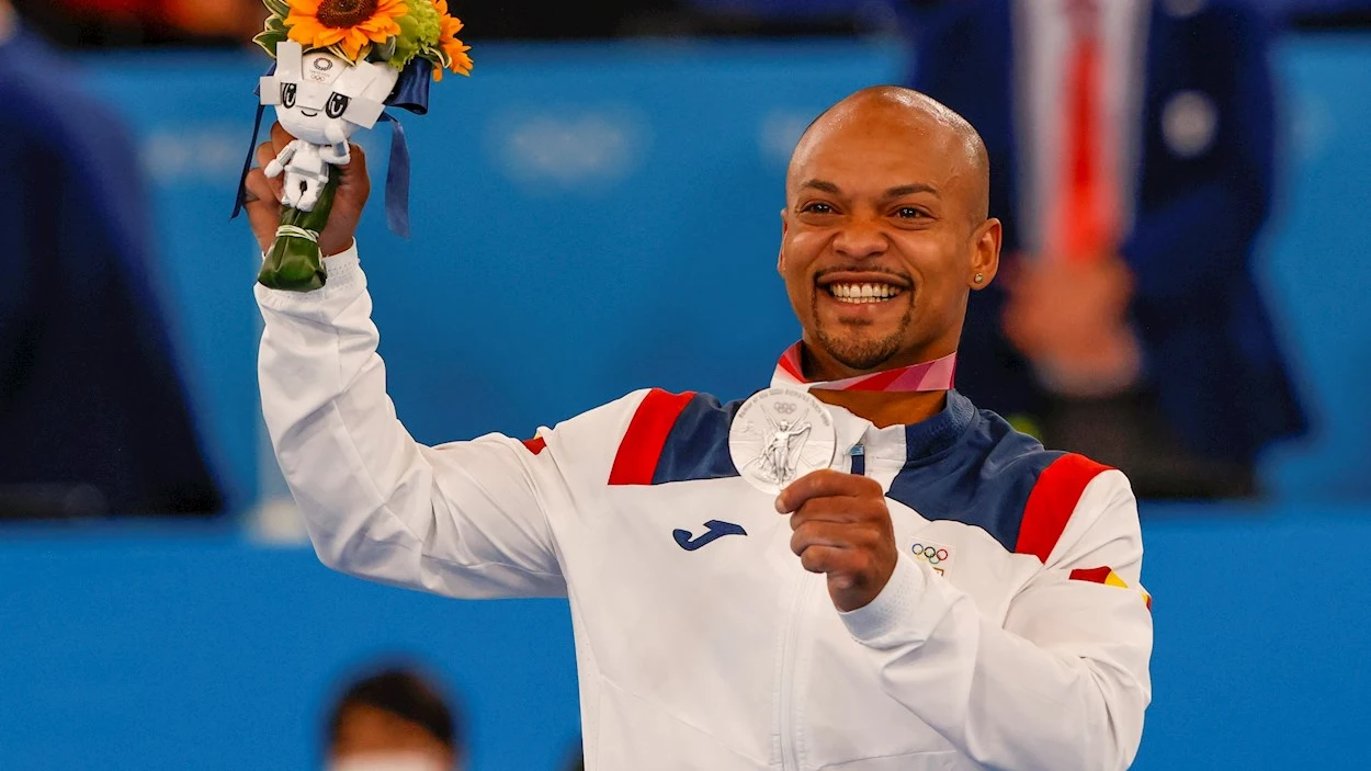 Ray Zapata logra la medalla de plata para España en suelo