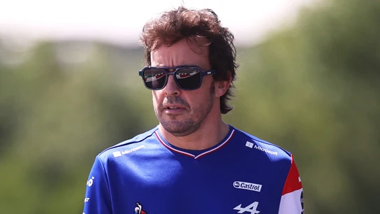 Fernando Alonso, en el 'paddock' Fernando Alonso, en el 'paddock'