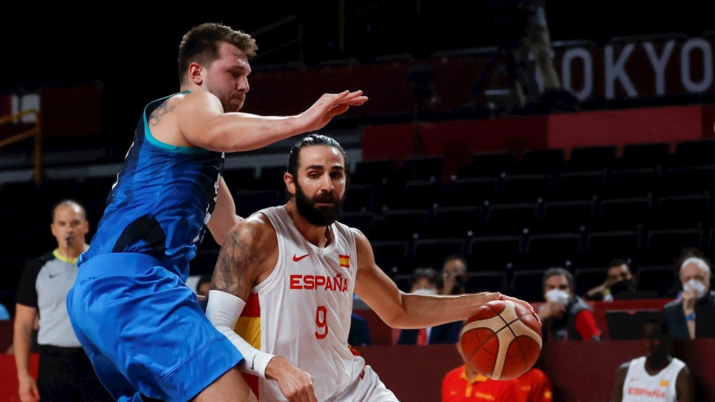 Ricky Rubio, ante Luka Doncic Ricky Rubio, ante Luka Doncic
