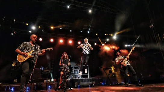 Suspenden un concierto de Sergio Dalma en Murcia tras animar al público a incumplir el protocolo COVID-19 Suspenden un concierto de Sergio Dalma en Murcia tras animar al público a incumplir el protocolo COVID-19
