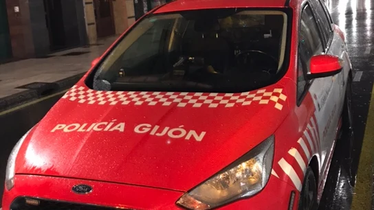 Imagen de archivo de un coche de la Policía de Gijón Imagen de archivo de un coche de la Policía de Gijón