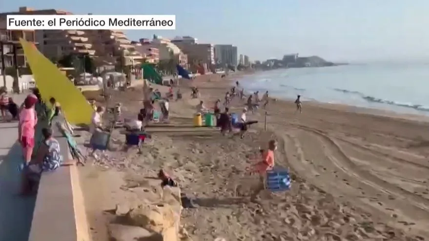 Carreras para coger sitio en la playa de Oropesa