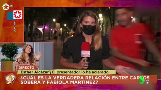 El enfado de una reportera cuando un patinete la asusta en pleno directo en la calle El enfado de una reportera cuando un patinete la asusta en pleno directo en la calle