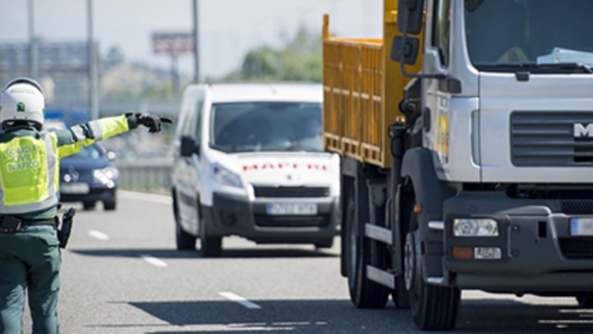 Control en la carretera por parte de la Guardia Civil