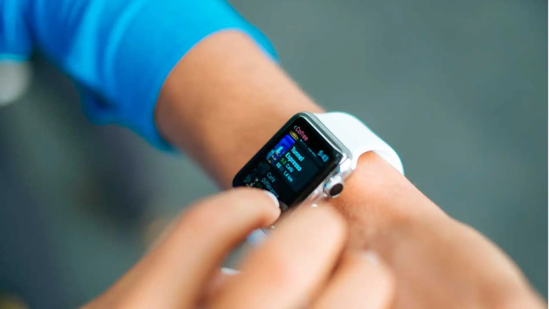 ¿Quieres pagar en tiendas con tu próximo smartwatch? Esta es la característica que debe tener