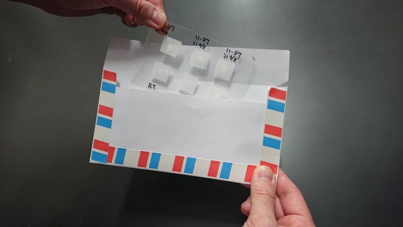 Logran enviar muestras de esperma congelado por carta