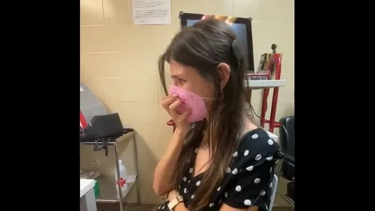 Las lágrimas de emoción de una joven al volver a escuchar gracias a un implante coclear: "Me oigo" Las lágrimas de emoción de una joven al volver a escuchar gracias a un implante coclear: "Me oigo"