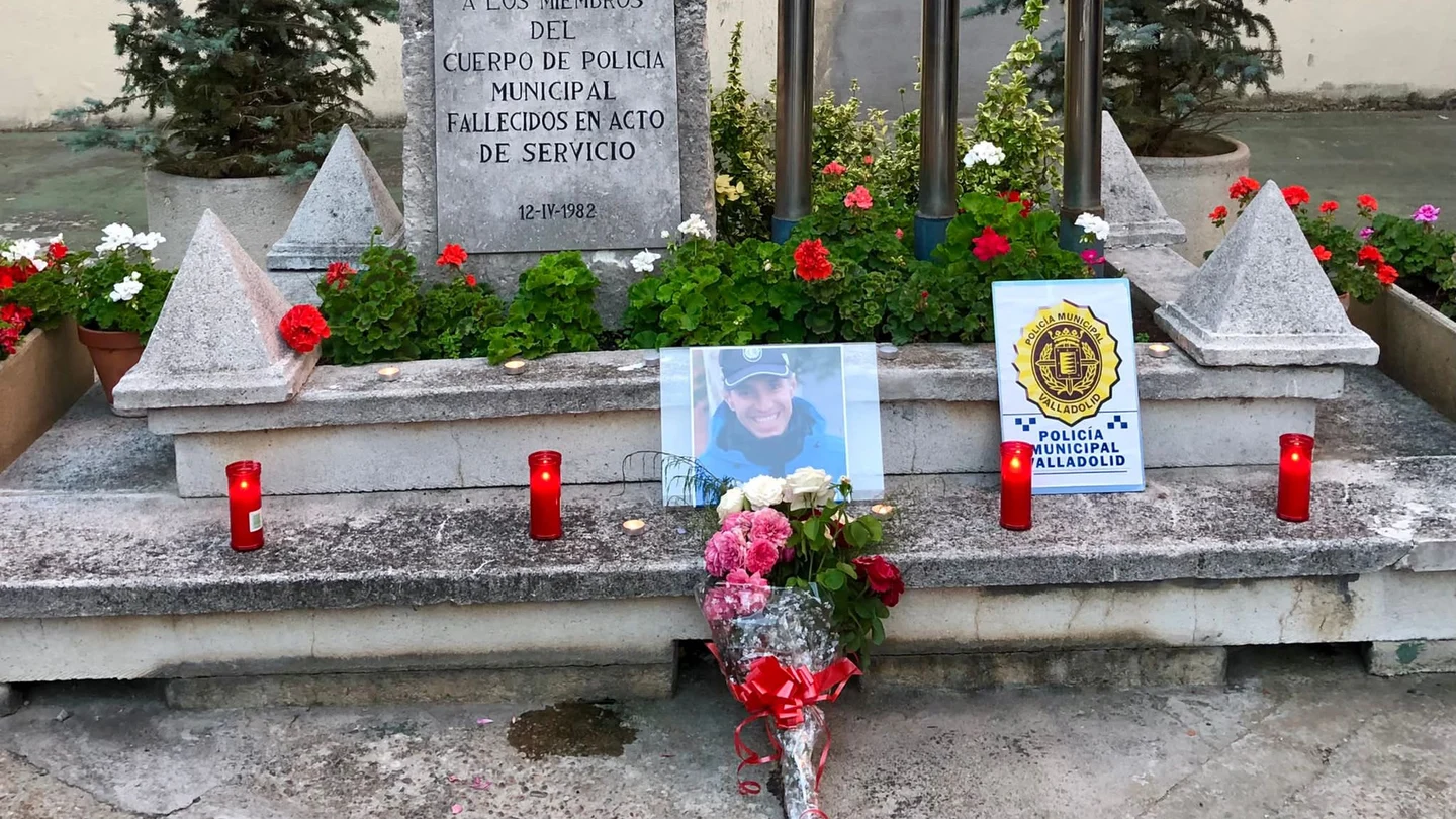 Muere un policía tras sufrir un accidente de tráfico cuando acudía al aviso de un tiroteo en Valladolid Muere un policía tras sufrir un accidente de tráfico cuando acudía al aviso de un tiroteo en Valladolid