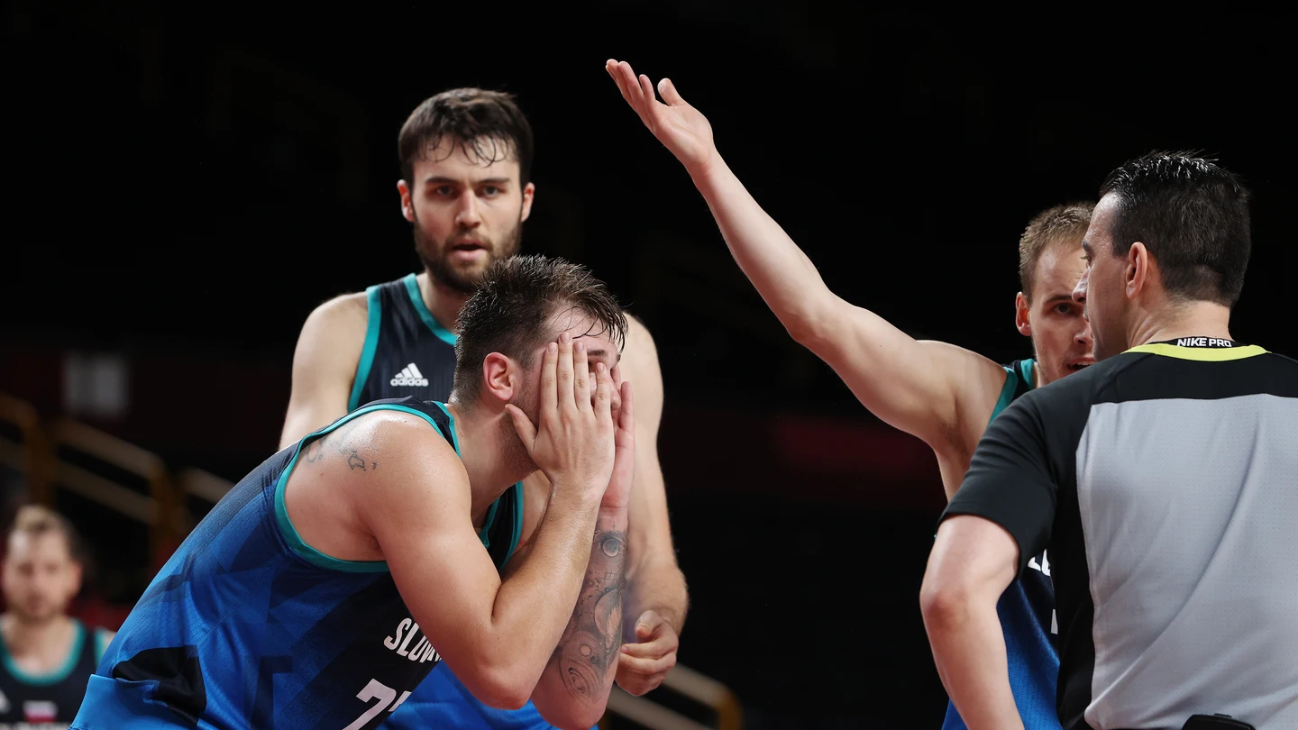 Luka Doncic estalla contra la FIBA y sus arbitrajes: "Probablemente estará contenta ahora" Luka Doncic estalla contra la FIBA y sus arbitrajes: "Probablemente estará contenta ahora"