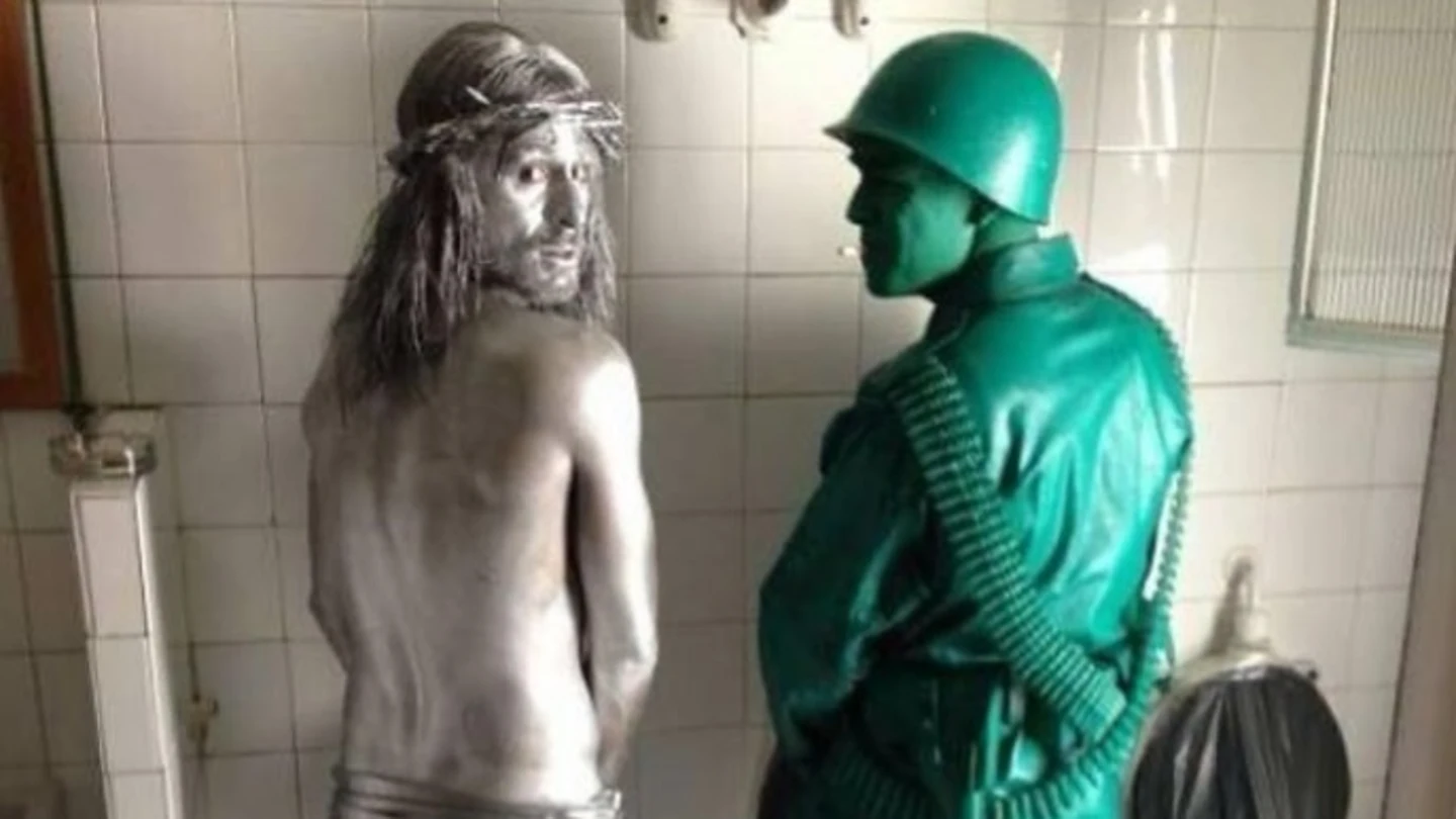 Hugo Silva y Mario Casas durante el rodaje de 'Las brujas de Zugarramurdi' Hugo Silva y Mario Casas durante el rodaje de 'Las brujas de Zugarramurdi'