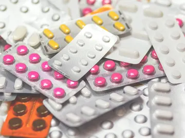 Las cinco bebidas con las que jamás debes tomarte tus medicamentos Las cinco bebidas con las que jamás debes tomarte tus medicamentos