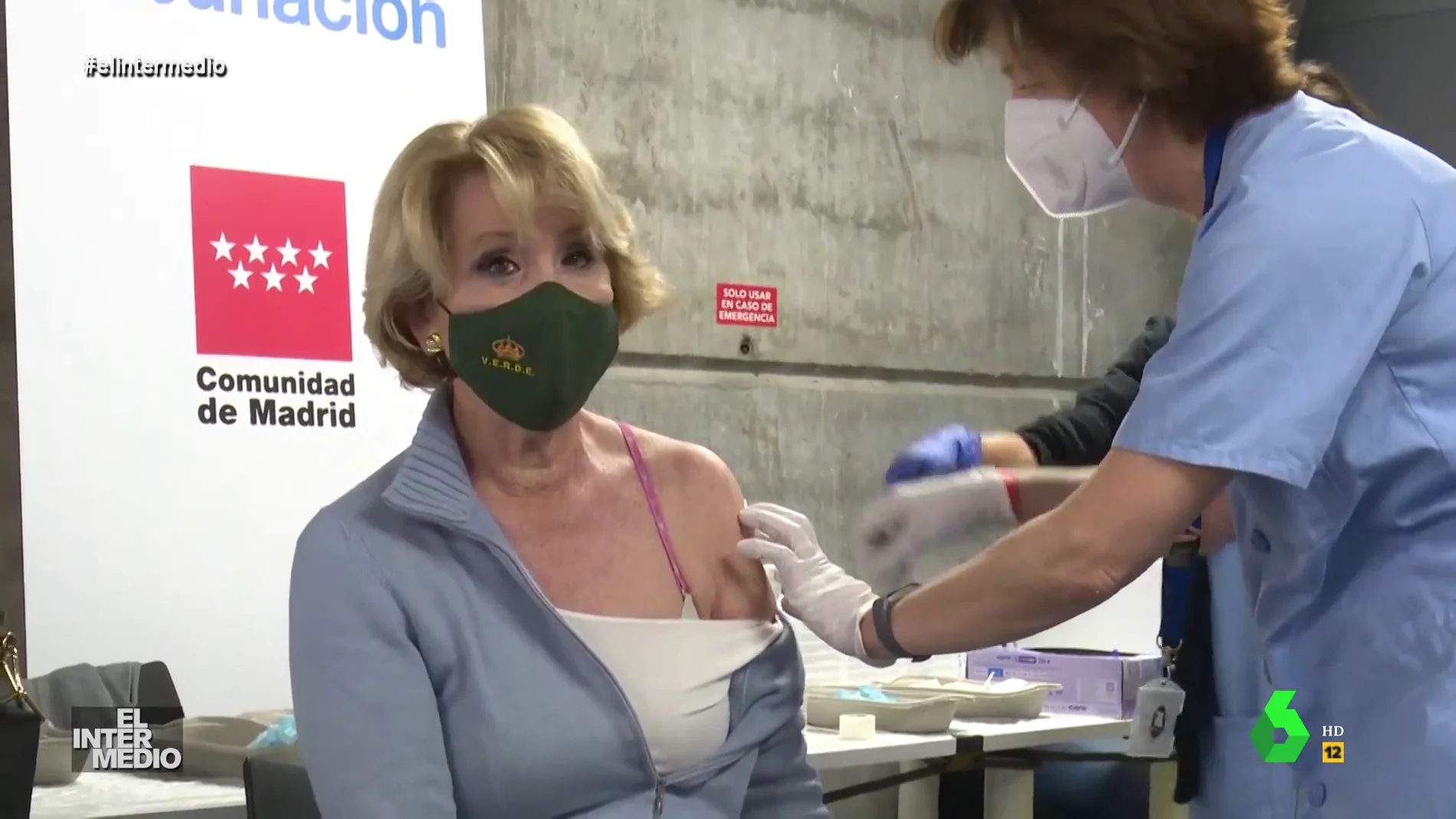 Vídeo manipulado - El grito de dolor de Esperanza Aguirre al ponerse la vacuna: "¡Me quema!"