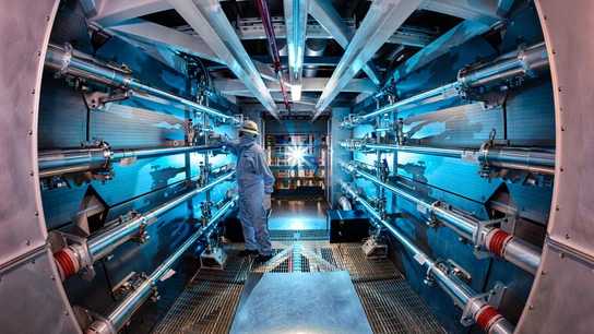 Los preamplificadores de la National Ignition Facility son el primer paso para aumentar la energía de los rayos láser en su camino hacia la cámara de destino Rayos