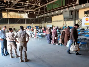 Vista general del dispositivo de atención y acogida de ciudadanos europeos y colaboradores afganos en la base militar de Torrejón