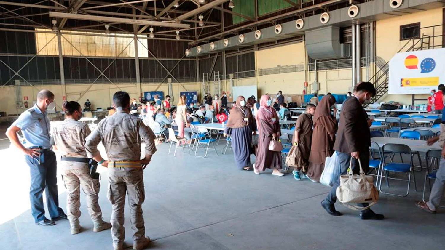 Vista general del dispositivo de atención y acogida de ciudadanos europeos y colaboradores afganos en la base militar de Torrejón