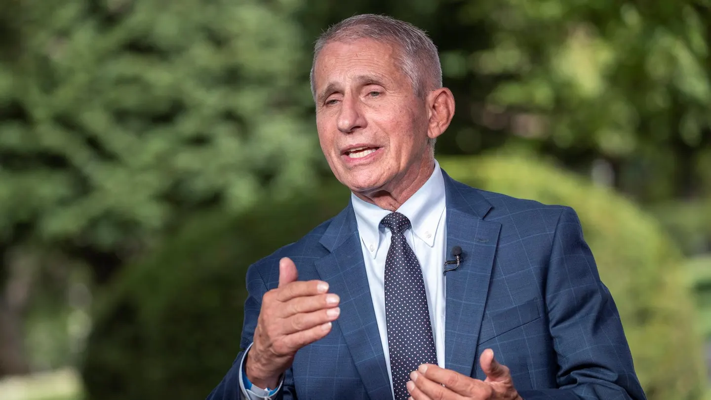 Anthony Fauci, el Fernando Simón estadounidense, cree que la situación estará controlada para marzo-junio de 2022. Anthony Fauci, el Fernando Simón estadounidense, cree que la situación estará controlada para marzo-junio de 2022.