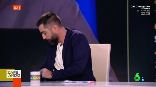 "¿Se ha visto el moco?": el mal rato Dani Mateo al estornudar en pleno directo de Zapeando desata las risas del plató "¿Se ha visto el moco?": el mal rato Dani Mateo al estornudar en pleno directo de Zapeando desata las risas del plató