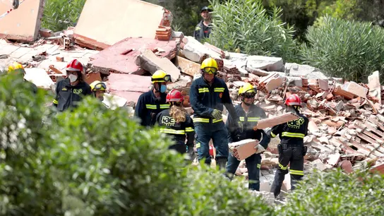 El edificio de tres plantas que se ha derrumbado en una urbanización de Peñíscola (Castellón). El edificio de tres plantas que se ha derrumbado en una urbanización de Peñíscola (Castellón).