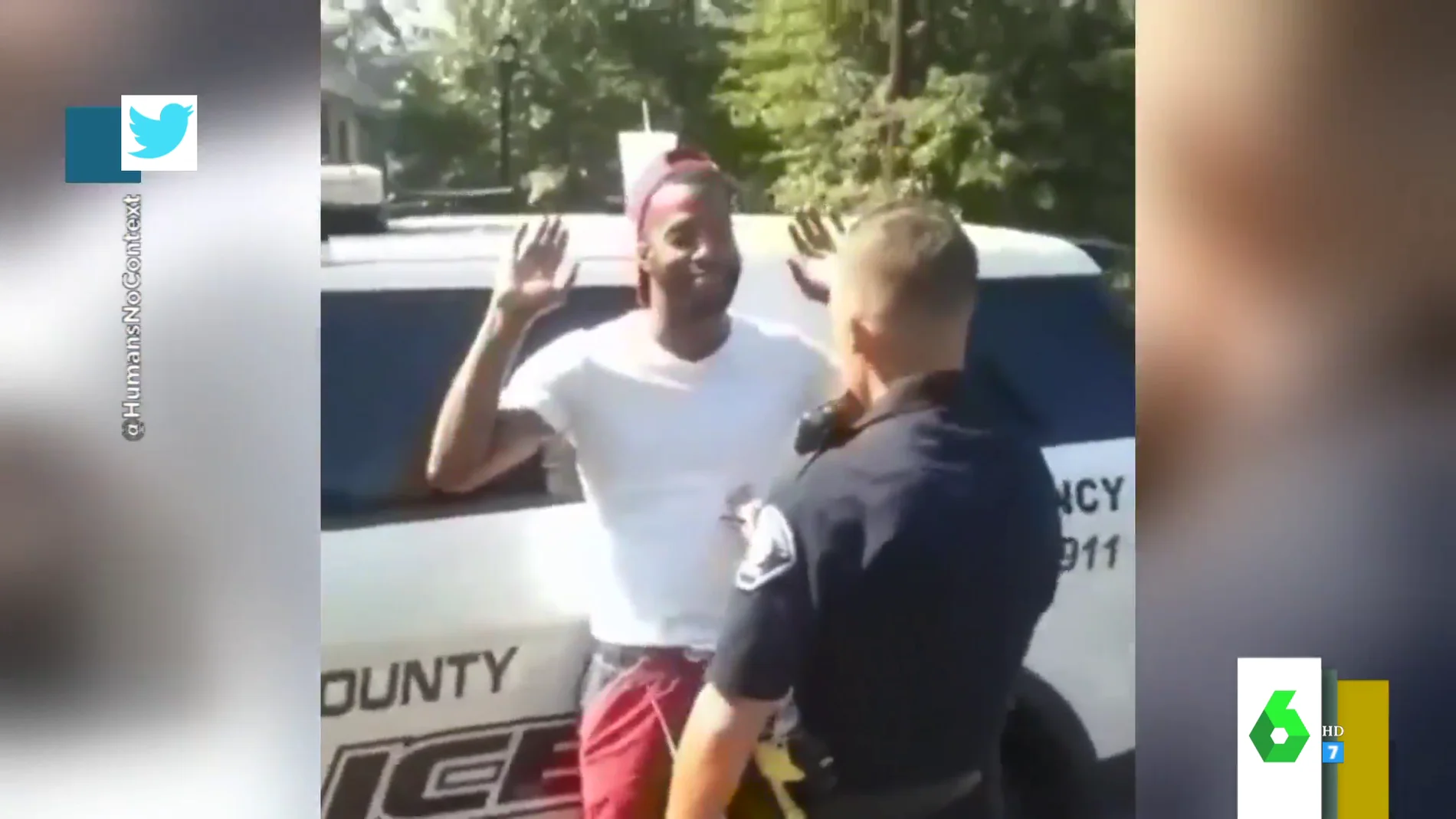 El vacile de un joven negro a un policía de EEUU