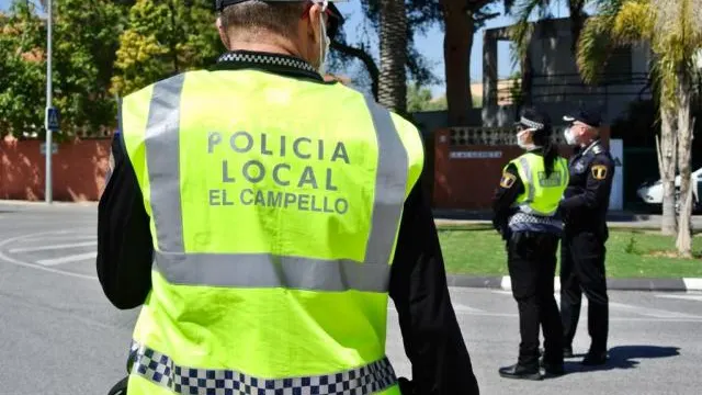 Imagen de archivo de un policía local de El Campello, en Alicante.