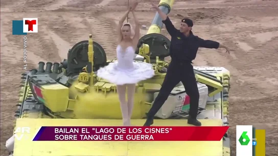 El emotivo vídeo en el que una pareja baile 'El lago de los cisnes' sobre un tanque El emotivo vídeo en el que una pareja baile 'El lago de los cisnes' sobre un tanque