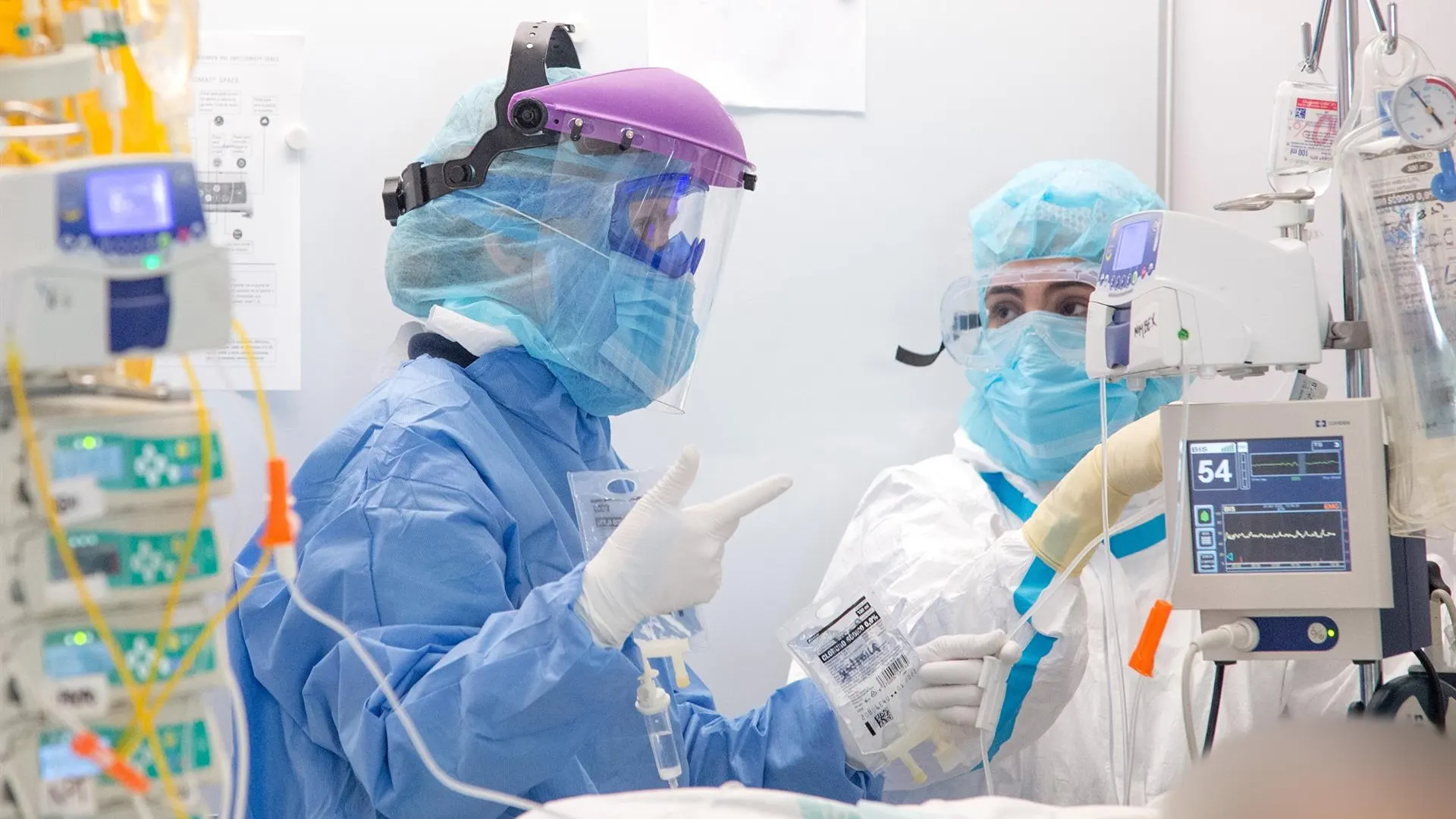 Sanitarios en un hospital durante la pandemia del covid-19.