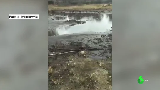 El río del municipio abulense de Sotalbo se tiñe de negro tras los últimos incendios El río del municipio abulense de Sotalbo se tiñe de negro tras los últimos incendios